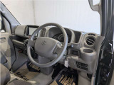 見通しのよいすっきりとした視界で、誰でも運転しやすいです。運転のしやすさは疲れにくさにも繋がりますよ♪