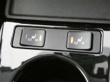 運転席と助手席には寒い時にうれしいシートヒーターが装備されてます。