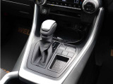並行輸入車については、アメリカでの走行距離及び、アクシデント履歴を管理する『AutoCheck』に各車両を照会。日本に到着後、非営利法人・日本自動車鑑定協会『JAAA』での修復歴等の鑑定。