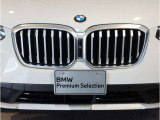 【キドニーグリル】BMWは約90年もの間、ほぼ全ての車両にひと目でBMWだと分かるこの特徴的なフロントグリルが備えられ、デザイン・アイコンとして親しまれてきました。