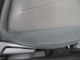運転席シートはシートリフト機構付きで様々な体格の人に対応致します