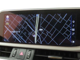メーカー装着のナビを装備しております。