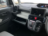 【グローブボックス】現在では車検証入れなどとして活用されることが多いですよ☆