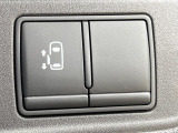 【パワースライドドア】スマートキーや運転席のスイッチでスライドドアの開閉が可能♪電動だから力を入れてドアを開ける必要が無く、小さいお子様でも、重い荷物を持っている時もラクに開け閉めできます♪