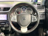 【純正革巻きステアリング】上質な革を使用することで、手にしっかり馴染みとても運転しやすいハンドルです♪