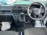 運転のしやすさを最優先に設計された見晴らしの良いデザインです。車両間隔が掴みやすく狭い道でも安心!