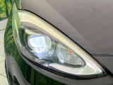 【LEDヘッドライト】悪天候や夜間走行時も良好な視界を確保し安心して運転できる高輝度LEDヘッドライトを装備!点灯速度が早く、消費電力も抑えられています。