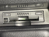 【ETC】有料道路を利用する際に料金所で停止することなく通過できる、ETC車載器(ノンストップ自動料金収受システム機器)が装備されています。セットアップを行うことで利用可能になります。