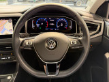 液晶モニターが搭載されています。地図や車両情報など細かな表示が可能です。