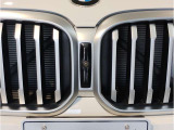 【キドニーグリル】BMWは約90年もの間、ほぼ全ての車両にひと目でBMWだと分かるこの特徴的なフロントグリルが備えられ、デザイン・アイコンとして親しまれてきました。