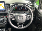 インテリアに合わせたデザインのステアリングは、運転される方のことも考え、運転しやすい形状、大きさです。是非一度、実際に触ってお確かめください。