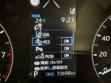 レーンディパーチャーアラートとは車線または走路からの逸脱の可能性を警告すると共に、車線または走路からの逸脱を避けるためのハンドル操作の一部を支援する機能です。詳細は販売店スタッフまでおたずねください。