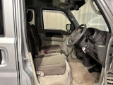運転席も広々でゆったりとした気分で運転できます☆