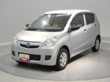 冬道の安心感が心強い4WD。今では希少な5速MTで車を操る楽しさを味わえます。よく触れるシフトや足元は丁寧に清掃済み。日々の生活を支える頼れる相棒です。