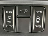 【両側パワースライドドア】スマートキーや運転席のスイッチで後席両側スライドドアの開閉が可能♪電動だから力を入れてドアを開ける必要が無く、小さなお子様でも簡単に開け閉めでき快適です♪