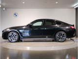 【拘りのFR】BMWが多く採用するFR車。ダイレクトでスポーティな加速感・シャープなハンドリングを実現。縦置きエンジンレイアウトにより、フラットで上質な乗り味です。