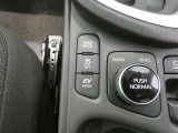 トラクションコントロール装備です。すべりやすい路面での発進時や加速時にタイヤの空転を抑え、駆動力確保に貢献する機能です。詳細は販売店スタッフまでおたずねください。
