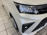 【LEDヘッドライト】悪天候や夜間走行時も良好な視界を確保し安心して運転できる高輝度LEDヘッドライトを装備!点灯速度が早く、消費電力も抑えられています。