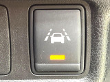 【インテリジェントLI】走行中の車線からはみ出しそうな時、警告音と共にステアリングとブレーキを制御し、車線内を走行する様にアシスト。より安全な運転をサポートしてくれます!