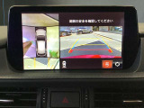 シースルービューモニターでは前後左右4つのカメラ映像をさまざまな走行状況に応じて切り替えてセンターディスレイに表示することで、駐車時や狭い道でのすれ違い時、見通しの悪い交差点進入時でも安心感を高めます