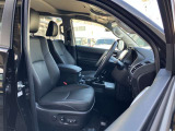 運転席・助手席です