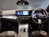 ☆センターパネルを運転席側に僅かに傾けたBMW独特のインパネ☆【駆け抜ける歓び】はここからもスタートしております☆