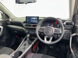 運転席まわりです。 各操作スイッチは使いやすい位置に配置されてます。