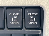 【両側パワースライドドア】スマートキーや運転席のスイッチで後席両側スライドドアの開閉が可能♪電動だから力を入れてドアを開ける必要が無く、小さなお子様でも簡単に開け閉めでき快適です♪