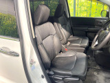 運転席シート廻りは使用感も少なく、良好な状態となっています。前オーナー様が丁寧に使っていたことがよくわかりますね。