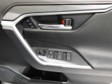 運転席は2通りのシートポジションを記憶させることができるマイコンプリセットメモリー付き。パートナーと車を共用する場合など、それぞれのシートポジションを記憶させることが出来て、とても便利な機能です。