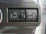 両側パワースライドドア付きだから、狭い駐車スペースなどでの 乗り降りラクラク!小さなお子さまのいるご家庭には嬉しい装備。