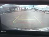 バックモニター。後方の映像を映し出して、駐車をスムースにアシストします。