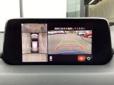 狭い場所での駐車やすれ違いなどでより的確な運転操作に役立つ360&deg;ビューモニターが装備されています。