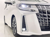 フォグランプ装着車です。暗い夜道の車両前方を明るく照らします
