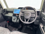 運転席まわりです。 各操作スイッチは使いやすい位置に配置されてます。