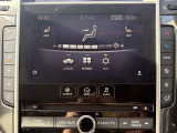 【左右独立温度コントロール式フルオートエアコン(DUAL/SYNC)】運転席側と助手席側でそれぞれ自由に温度設定ができ、快適な風量やモードなどを自動調整します!