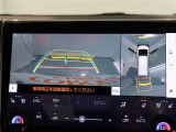 パノラミックビューモニター付きです。車両を上から見たような映像をモニター画面に表示。運転席からの目視では見にくい、車両周辺の状況をリアルタイムでしっかり確認できます。