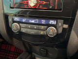 【左右独立型フルオートエアコン】運転席と助手席でそれぞれお好みの温度に設定可能。同乗者にも配慮した、快適な空調をお届け致します。