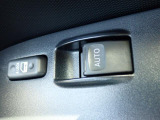 運転席の窓の開閉は電動になりますので、便利ですよね。