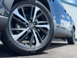 【純正18インチアルミホイール】外観にマッチした純正アルミホイールを装着しております。各種社外アルミホイールや、スタッドレスタイヤも取扱いしております。是非ご相談ください♪