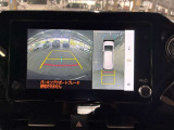 ディスプレイオーディオやカーナビは、現代のドライブにおいて欠かせない装備のひとつです。初めての場所でも迷いにくく、快適なルート案内で運転をサポートします。移動中のエンターテインメント性も高まります。