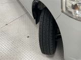 タイヤサイズは165R13!残り溝は5ミリ程度です!スペアタイヤがついていて、不測の事態が起きても安心です!