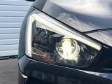 【LEDヘッドライト】悪天候や夜間走行時も良好な視界を確保し安心して運転できる高輝度LEDヘッドライトを装備!点灯速度が早く、消費電力も抑えられています。