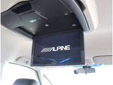 自社工場を3拠点完備しております。重整備やカスタムを始め、ご購入後のお車のメンテナンスも弊社にお任せください。