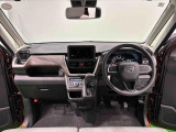 Aピラーの傾斜やヒップポイントの位置を最適化。ひらけた前方視界とノンストレスな運転姿勢で快適なドライブが楽しめます。