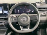 インテリアに合わせたデザインのステアリングは、運転される方のことも考え、運転しやすい形状、大きさです。是非一度、実際に触ってお確かめください。