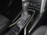 電動パーキングブレーキ・ブレーキホールドを装備してます。ホールド機能は信号待ちが多い一般道で疲労軽減になり、大好評です!