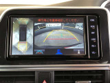 パノラミックビューモニター付き!クルマを真上から見ているかの様に、映像をモニターに表示。周囲の状況を把握しながら安心して駐車が可能です!