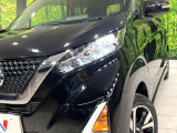 【LEDヘッドライト】悪天候や夜間走行時も良好な視界を確保し安心して運転できる高輝度LEDヘッドライトを装備!点灯速度が早く、消費電力も抑えられています。