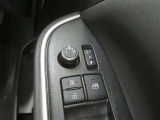 電動格納ミラー! スイッチひとつでミラーを畳めます。